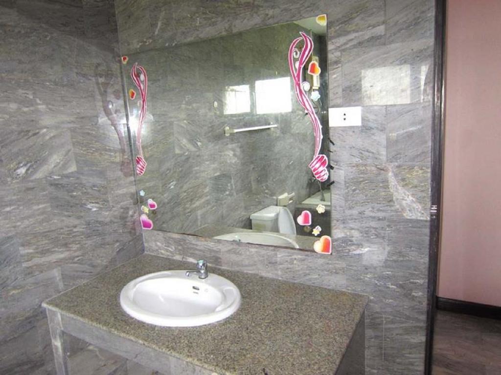 AA pensión Pattaya Habitación foto